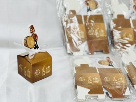 علب كرتون توزيعات / 12 حبة