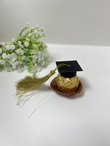 طاقية صغيرة لتزيين التوزيعات 🎓