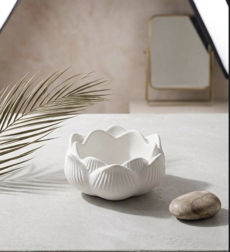 صحن وردة كونكريت