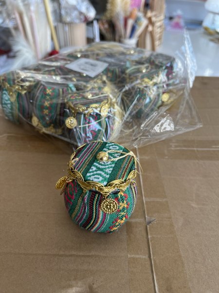 علب تراثية نقشات مختلفة