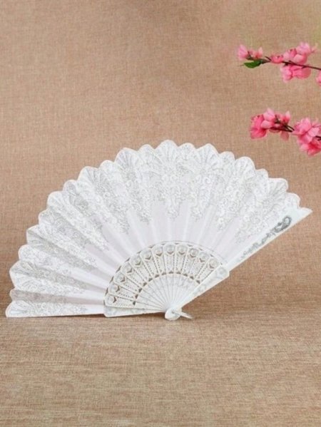 مراوح قماش ابيض